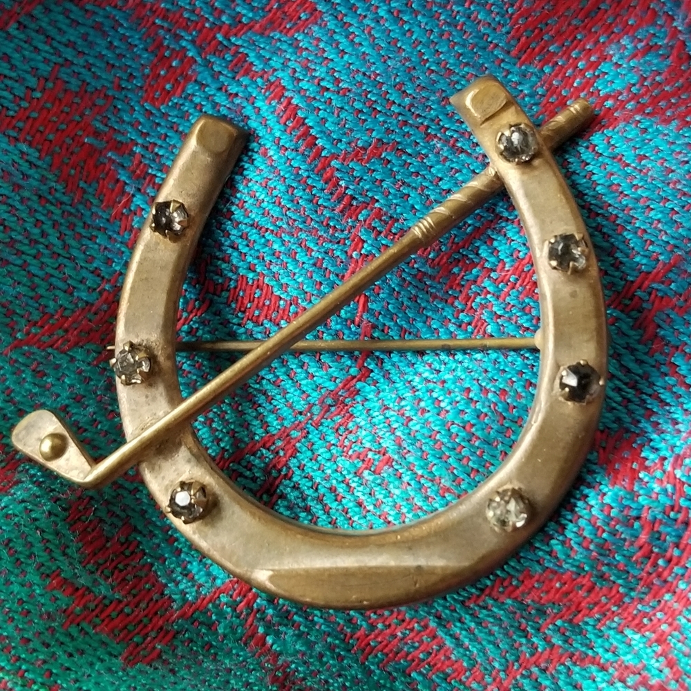 Relisted - Antique horseshoe brooch dark bronze gold ton Victorian Edwardian pin - Picture 3 of 10